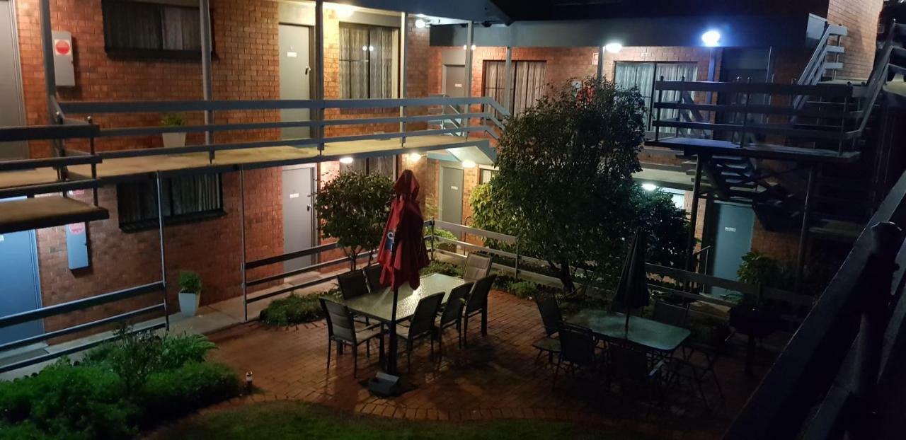 Mahogany Motel Варрнамбул Экстерьер фото